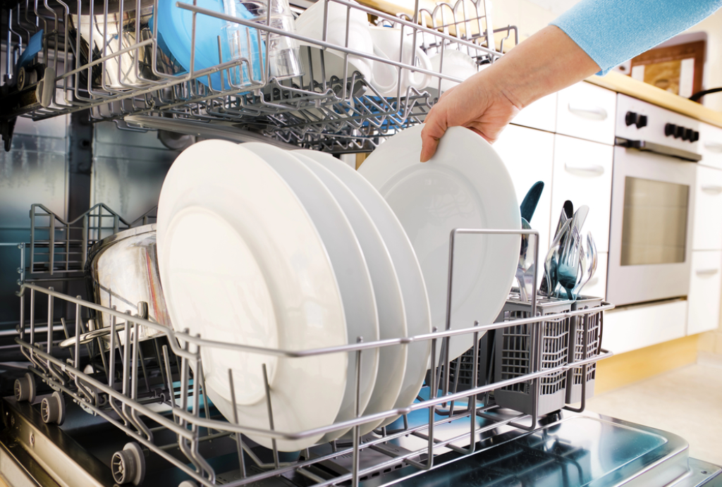 10 tips for maximizing dishwasher efficiency and saving water